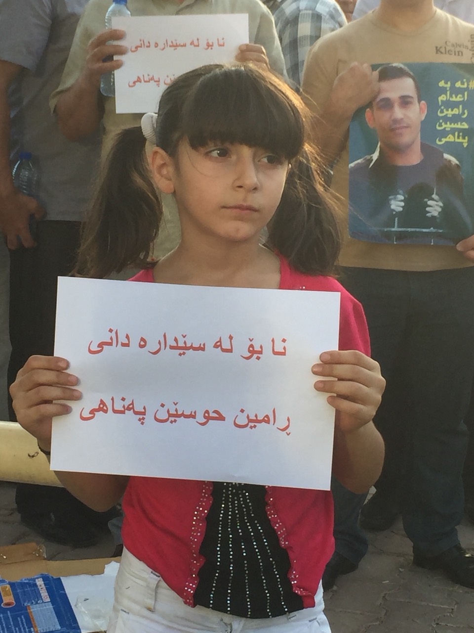 به‌ وێنه‌.. ژماره‌يه‌ك چالاكوان دژى بڕيارێكى له‌سێداره‌دان گردبوونه‌وه‌